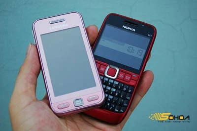 Di động cảm ứng và smartphone có bàn phím QWERTY. Di động cảm ứng và smartphone có bàn phím QWERTY.