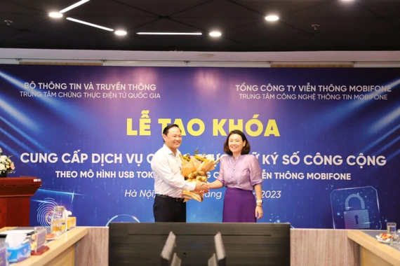 Lễ tạo khóa và công bố quyết định thành lập đoàn kiểm tra hệ thống kỹ thuật phục vụ cấp chứng thư số USB Token ảnh 1 Lễ tạo khóa và công bố quyết định thành lập đoàn kiểm tra hệ thống kỹ thuật phục vụ cấp chứng thư số USB Token ảnh 1