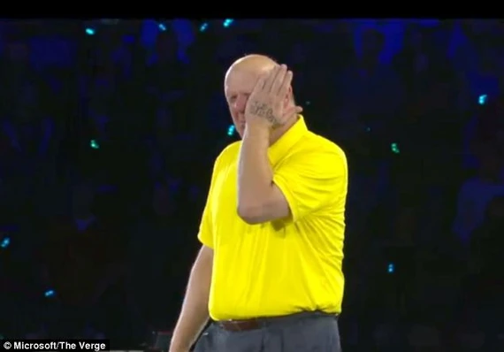 Steve Ballmer đã khóc trong buổi họp chia tay Microsoft ảnh 1 Steve Ballmer đã khóc trong buổi họp chia tay Microsoft ảnh 1