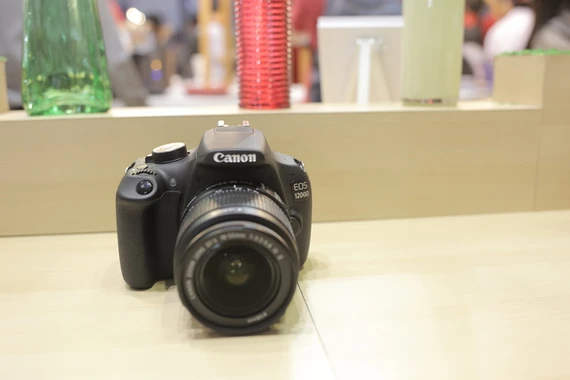 DSLR nhỏ gọn Canon 1200D về VN với giá 11,9 triệu đồng ảnh 2 DSLR nhỏ gọn Canon 1200D về VN với giá 11,9 triệu đồng ảnh 2