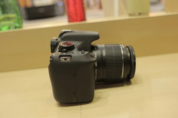 DSLR nhỏ gọn Canon 1200D về VN với giá 11,9 triệu đồng ảnh 6 DSLR nhỏ gọn Canon 1200D về VN với giá 11,9 triệu đồng ảnh 6