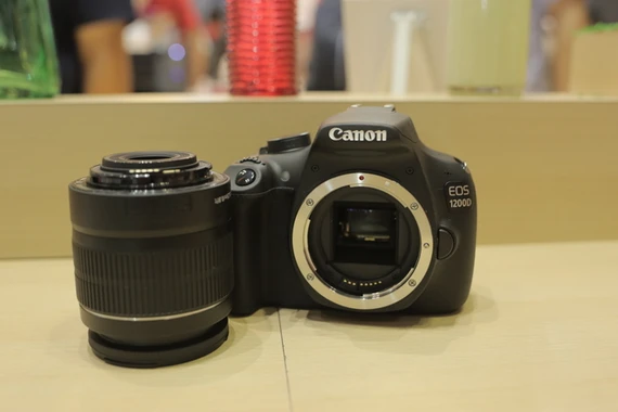 DSLR nhỏ gọn Canon 1200D về VN với giá 11,9 triệu đồng ảnh 3 DSLR nhỏ gọn Canon 1200D về VN với giá 11,9 triệu đồng ảnh 3