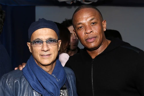 iPhone thế hệ mới có thể được trang bị tai nghe Beats ảnh 2 Jimmy Iovine và Dr. Dre.