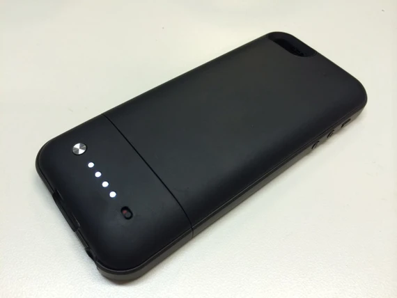 Thời gian sử dụng pin của iPhone cũng tệ, rất khó để dùng trọn vẹn một ngày. Thông thường, người dùng phải mang theo sạc dự phòng nếu không muốn “nửa đường đứt gánh”. Thời gian sử dụng pin của iPhone cũng tệ, rất khó để dùng trọn vẹn một ngày. Thông thường, người dùng phải mang theo sạc dự phòng nếu không muốn “nửa đường đứt gánh”.