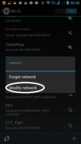 Đổi DNS cho Android: Hãy ấn giữ ngón tay trên mạng Wi-Fi nào bạn đang dùng cho đến xuất hiện 2 lựa chọn. Hãy chọn “Modify network”. A2-Doi-DNS-cho-Android-Wi-Fi-Android.jpg