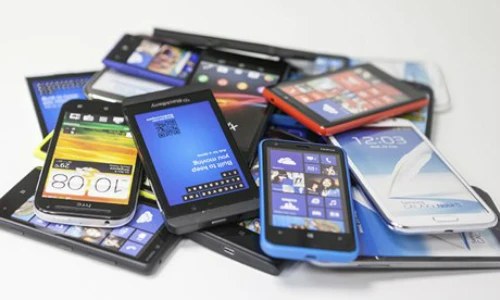 Pile-of-smart-phones-009-5172-1407725557