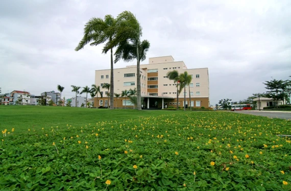 F-Town 1 có diện tích 25.676 m2, cung cấp chỗ làm việc cho 3.200 nhân viên. F-Town 1 có diện tích 25.676 m2, cung cấp chỗ làm việc cho 3.200 nhân viên.
