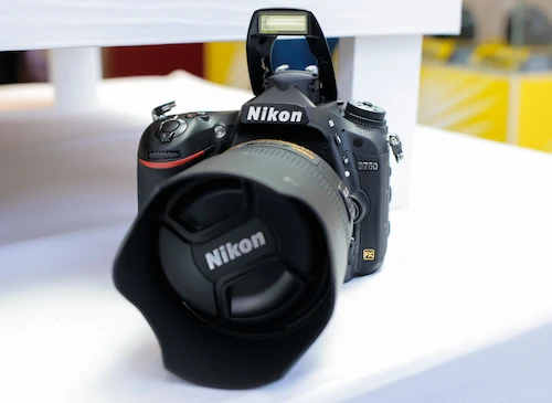 Nikon D750 vừa được bán ra chính hãng tại thị trường Việt Nam. Ảnh: Huy Đức. ảnh 1 MG-4917-3459-1411723664.jpg