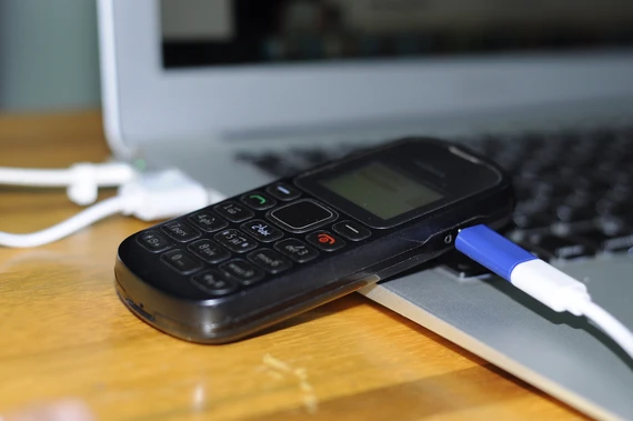 Vệ sinh smartphone đúng cách ảnh 1