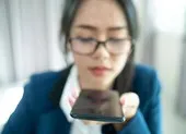 Người dùng iPhone phàn nàn vì iOS 14.6 gây hao pin ảnh 1 Cập nhật iOS 14.6 để mở khóa iPhone bằng giọng nói