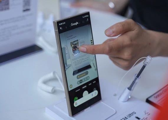 Bản cập nhật One UI 6.1.1 sắp có sẵn cho người dùng điện thoại Samsung Galaxy S24. Ảnh: TIỂU MINH Bản cập nhật One UI 6.1.1 sắp có sẵn cho người dùng điện thoại Samsung Galaxy S24. Ảnh: TIỂU MINH