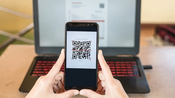 Cẩn thận khi quét mã QR ở những nơi công cộng để tránh mất tiền và dữ liệu. Quishing-lua-dao-quet-ma-qr.jpeg