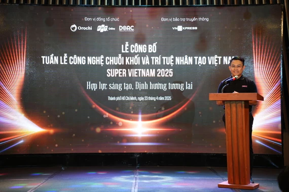 Ông Lê Hoàng Phúc, Giám đốc DASC phát biểu tại buổi công bố tuần lễ Super Vietnam2025. ẢNH: HẠ QUYÊN blockchain và AI