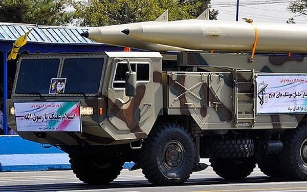 Tên lửa đạn đạo Fateh-110 trong một cuộc diễu binh của Iran năm 2012. Ảnh: TOI