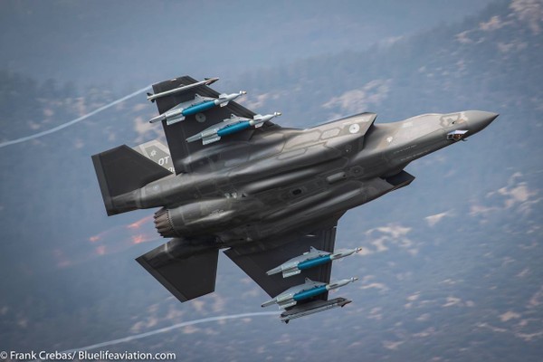 Mỹ tạm ngưng hoạt động toàn bộ F-35 sau sự cố một chiếc F-35B rơi tháng trước. Ảnh: AVIATIONIST