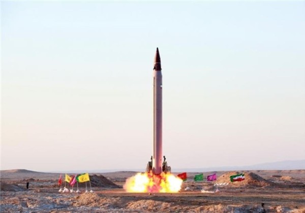 Iran thử tên lửa đạn đạo dẫn đường. Ảnh: JERUSALEM POST