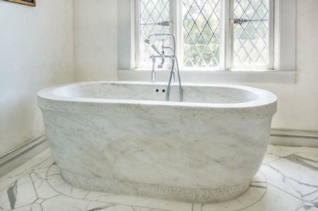 Bồn tắm bằng đá cẩm thạch đẹp khó cưỡng