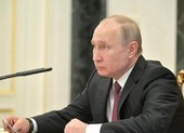 Ông Putin nói gì về đề xuất cấp hộ chiếu của ông Zelenskiy?