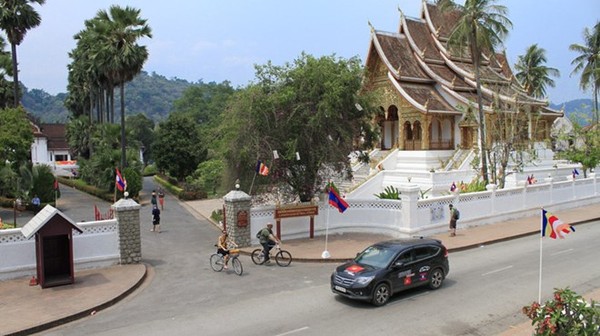 Văn hóa lái xe của người Việt Nam 'lùn' hơn người Lào