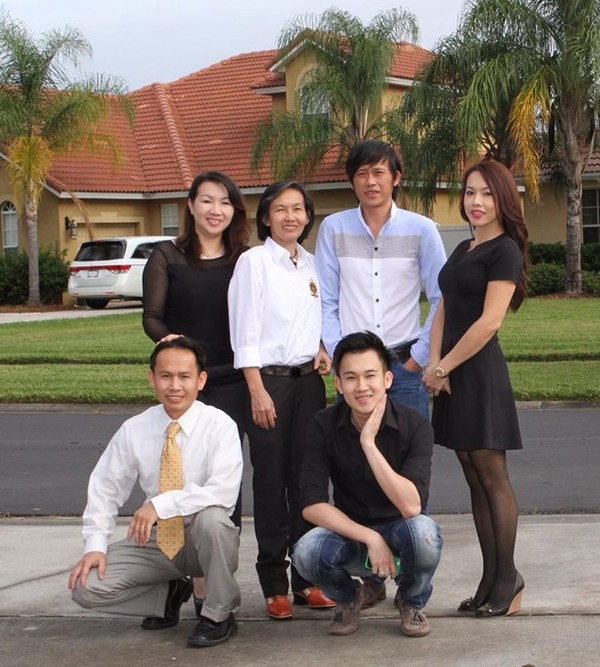 Dương Triệu Vũ cũng chia sẻ, dù không thường xuyên gặp gỡ nhưng 6 anh chị em luôn yêu thương và quan tâm lẫn nhau. Chỉ khi một người gặp khó khăn, những người còn lại sẵn sàng dang tay giúp đỡ, che chở.