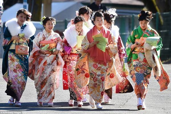 Những bộ Kimono rực rỡ sắc màu