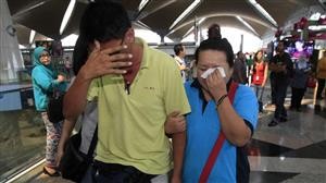 Việc chiếc máy bay vẫn biệt tích đã tạo áp lực tâm lý lớn cho thân nhân các hành khách