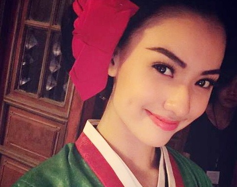 Hồng Quế gây sốt với tạo hình 'Mama Chue' đẹp hớp hồn