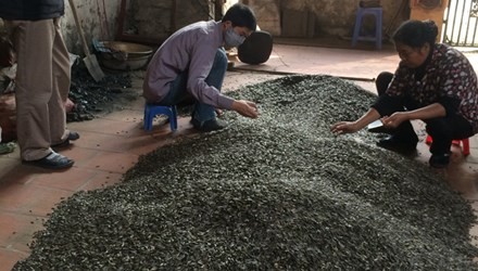 Đột nhập làng bánh kẹo siêu rẻ giữa Hà Nội