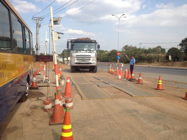 Đặt trạm cân kiểm soát tải trọng xe vào mỏ đá Tân Cang