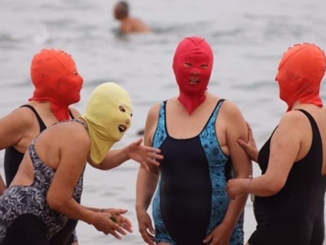 Rộ mốt thời trang đi biển trùm kín ... mặt ở Trung Quốc