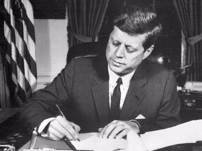 Chữ ký cuối cùng của ông Kennedy được rao bán giá khủng