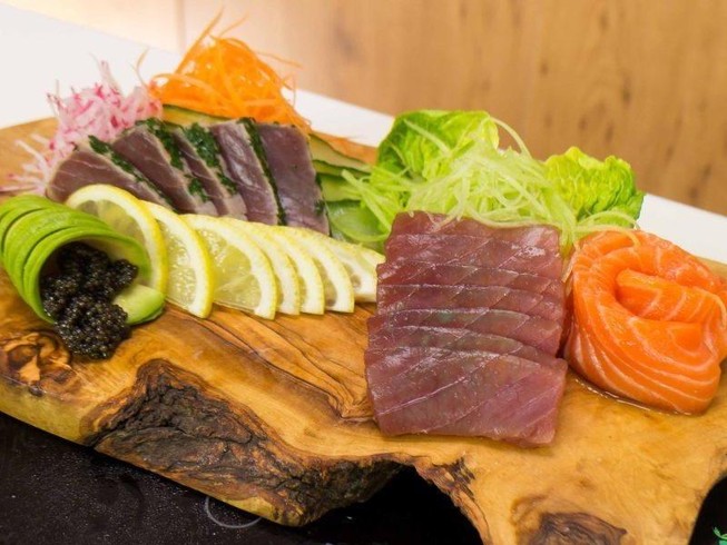 Bị sán dài 1,7 m ký sinh vì khoái ăn sushi