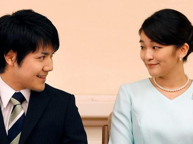 Đám cưới của công chúa Nhật bất ngờ bị hoãn