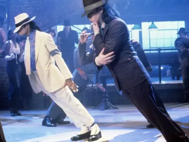 Giải mã điệu nhảy nghiêng 45 độ của Michael Jackson