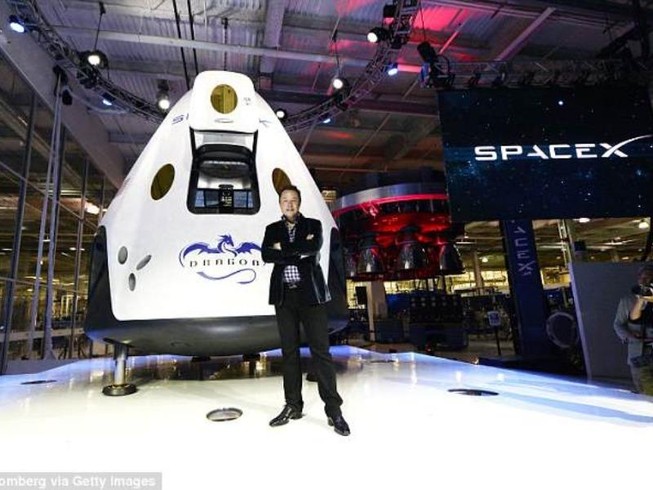 Elon Musk lộ diện phi thuyền chở du khách lên sao Hỏa