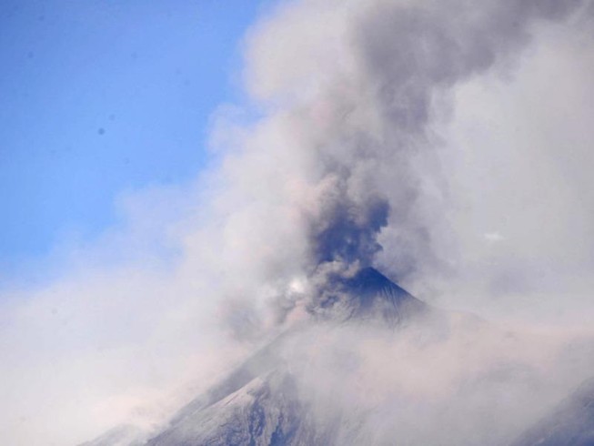 Núi lửa Guatemala phun cột tro bụi cao 10 km, 7 người chết