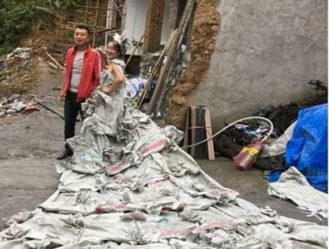 Áo cưới làm từ bao xi măng gây sốt cộng đồng mạng