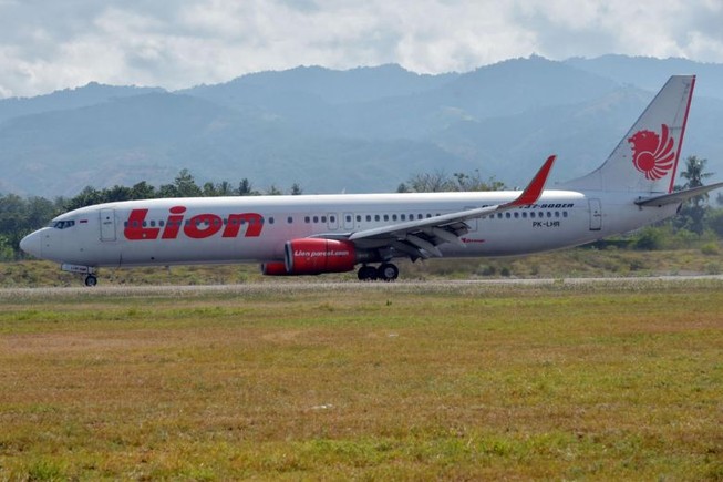 Máy bay Indonesia chở 188 người rơi xuống biển