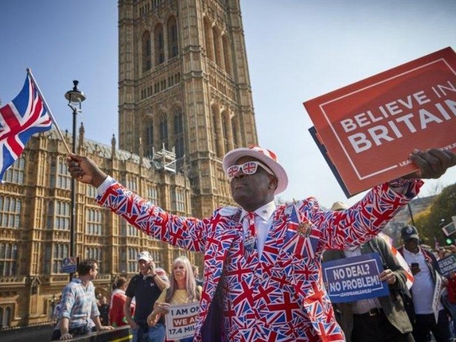 Thủ tướng May không bỏ cuộc dù Brexit bị bác lần 3