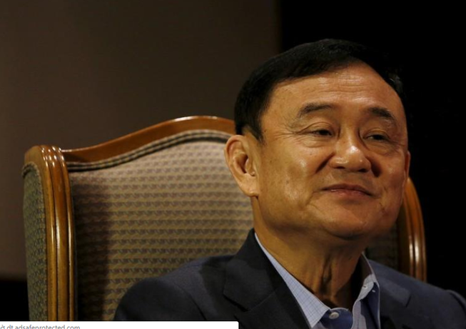 Quốc vương Thái Lan tước huy chương của cựu Thủ tướng Thaksin
