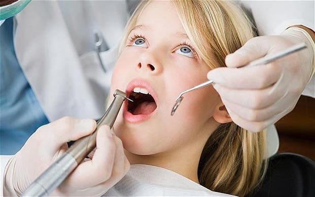 Hơn 1.200 học sinh có nguy cơ nhiễm HIV vì khám răng ở trường