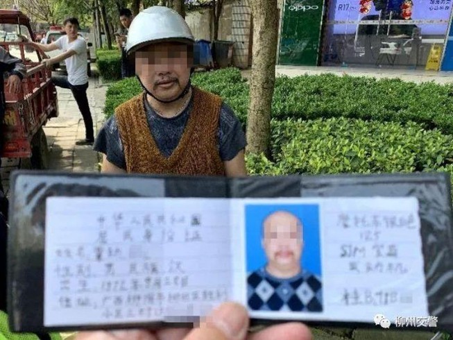 Cảnh sát dở khóc dở cười với giấy phép lái xe có 1 không 2