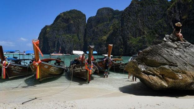 Thái Lan đóng cửa bãi biển du lịch nổi tiếng