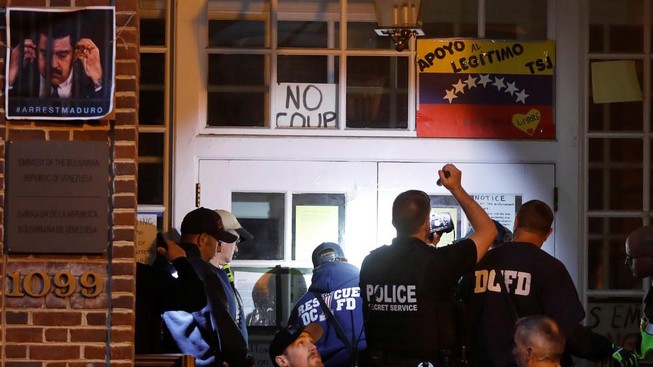 Cảnh sát Mỹ tiến vào Đại sứ quán Venezuela ở Washington