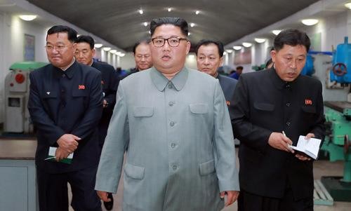 Ông Kim Jong-un thị sát nhà máy chế tạo ICBM