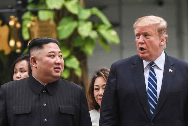 Tổng thống Trump viết gì trong thư tay vừa gửi ông Kim