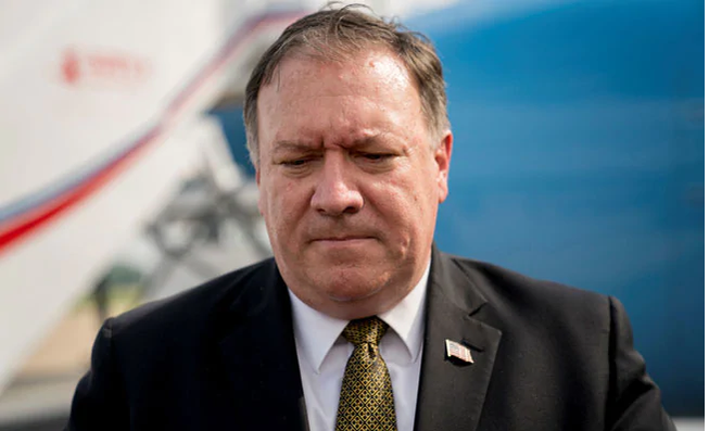 Ông Pompeo dính cáo buộc cử đặc vụ đi đón chó cưng
