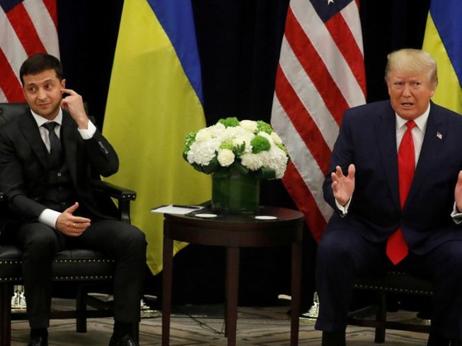 Nhà Trắng công bố cuộc gọi đầu tiên giữa Trump và Zelenskiy