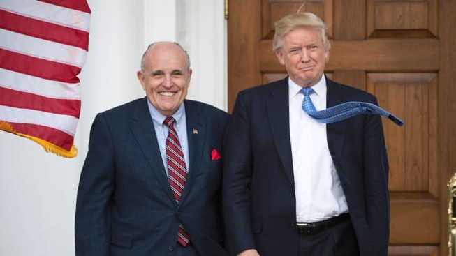 Ông Trump nói không chỉ đạo luật sư điều tra ông Biden