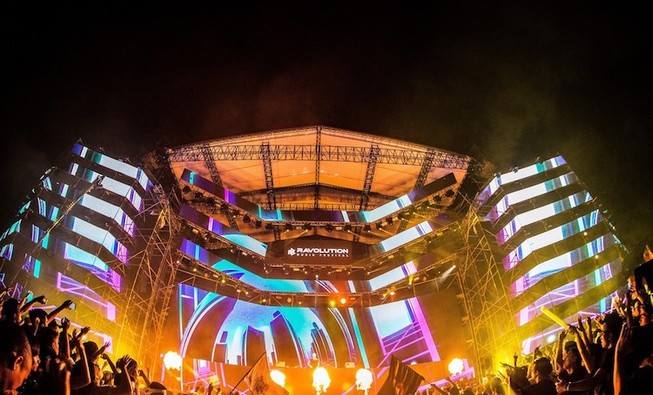 'Quẫy' miễn phí với DJ quốc tế ở phố đi bộ Nguyễn Huệ